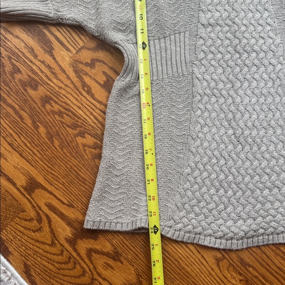 Calvin Klein Sweater - Picture 4 of 5